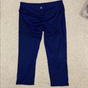 Athleta blue leopard Capri pant